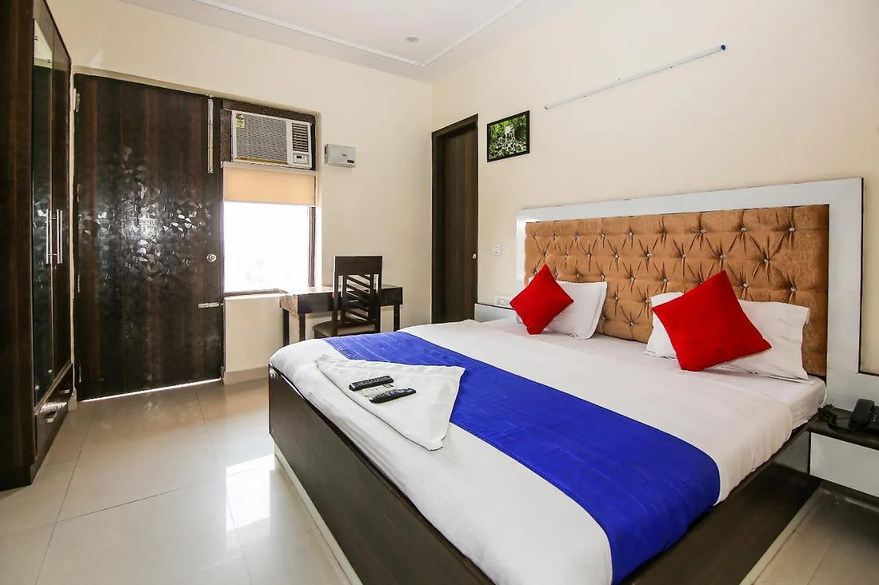 *** Guest house Niketan Medanta Rooms Gurgaon India